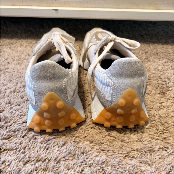 New Balance light blue beige Sneakers 327 size 9 - Picture 2 of 5